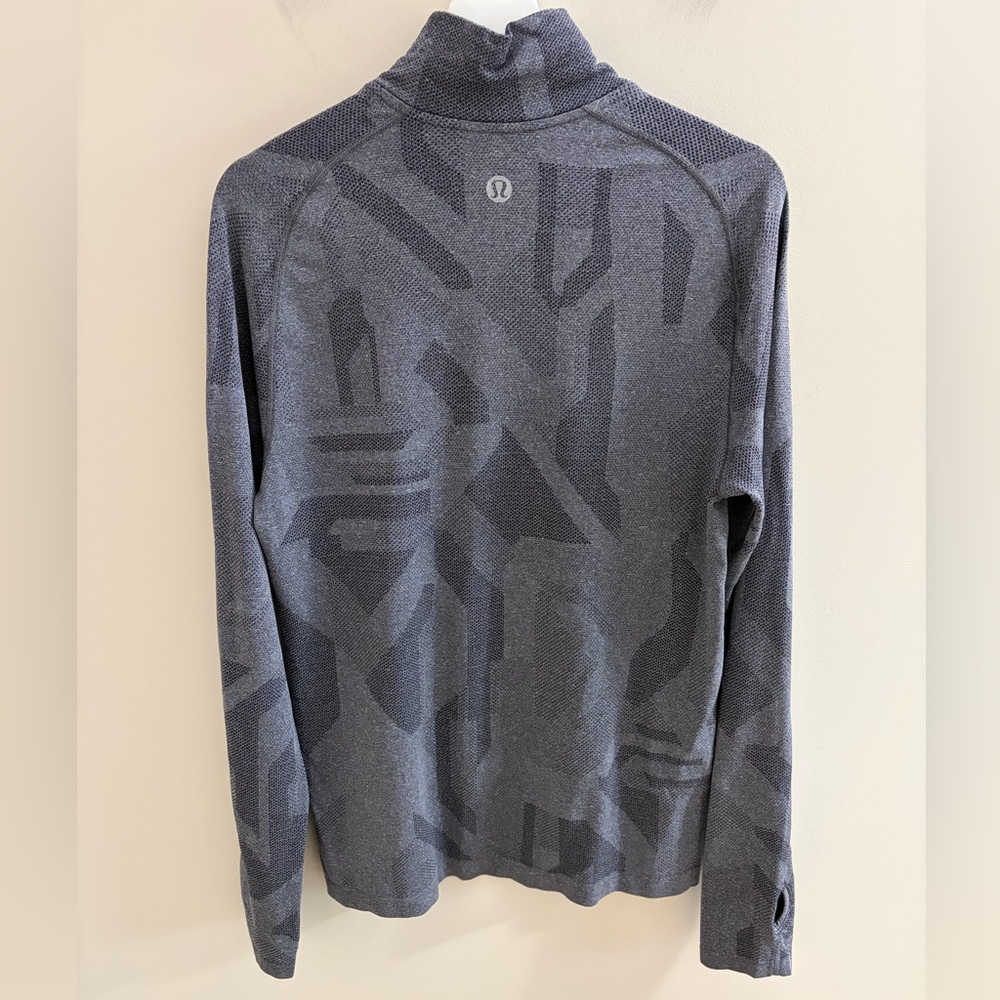 Lululemon Metal Vent Tech Half-Zip in a Camo Black Slate Patten Size Medium - Picture 8 of 12
